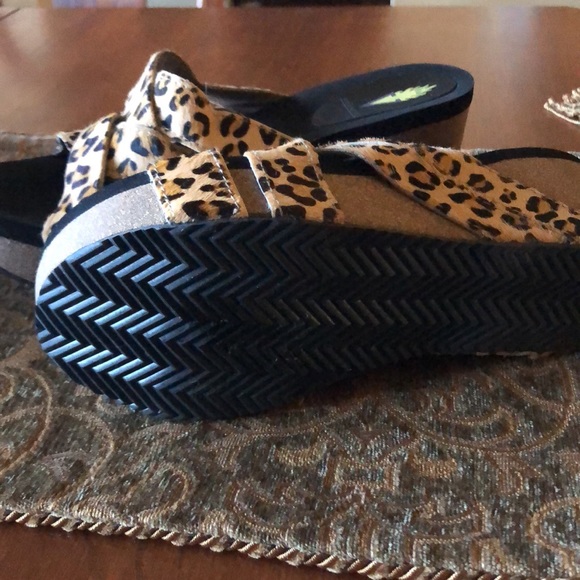 Shoes Size 8 -Volatile- only worn twice - Picture 2 of 2